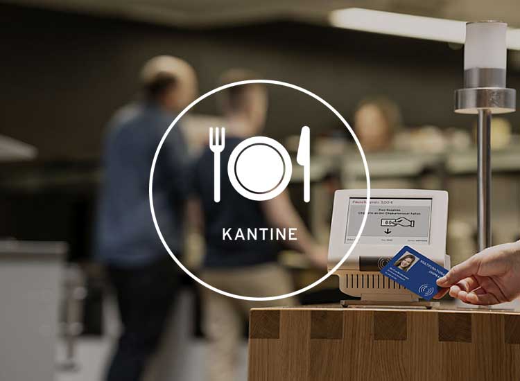 Bargeldlose Bezahlung per Chipkarte an der Registrierkasse in der Kantine